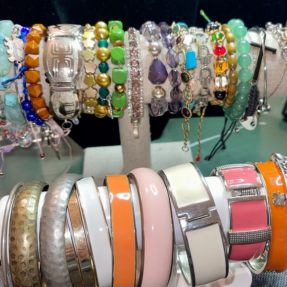 VTG items coming! Have a peek 🥰😍 - Picture 2 of 11